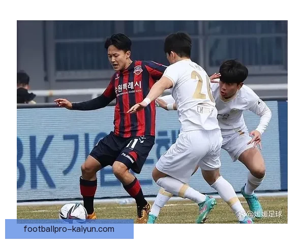 阿克对抗优势持续提升，在防守端表现稳健引发关注